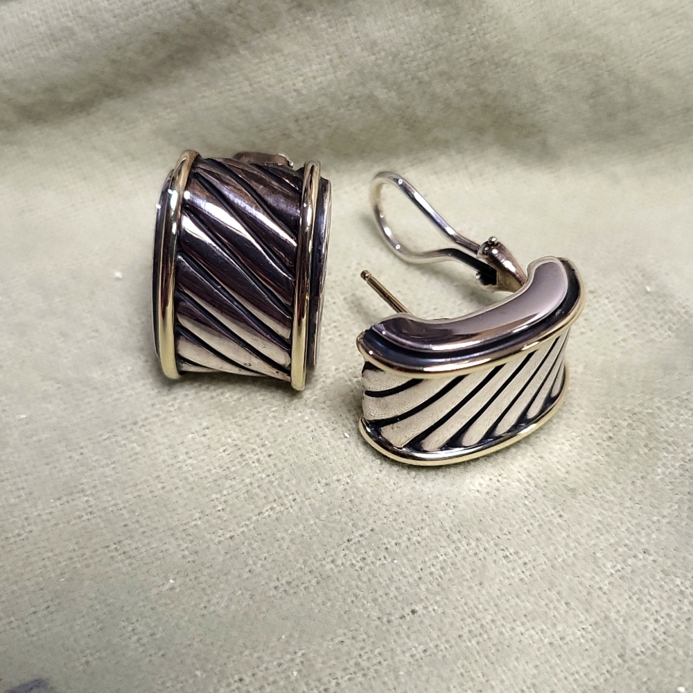 DAVID YURMAN 14 KT YELLOW GOLD AND SILVER EARRINGS WITH OMEGA BACKS